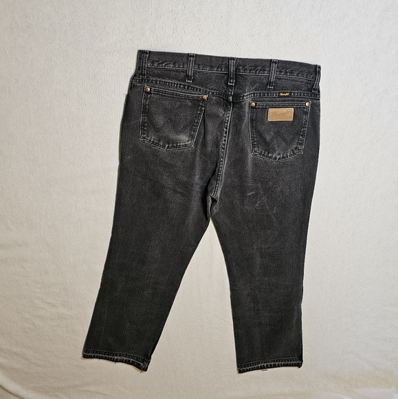 Wrangler Mens 34x30. Black Straight Leg Jeans. With The Hem Undone. - Picture 2 of 5